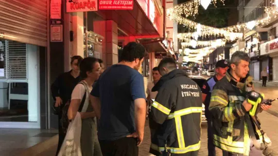 Yeni dükkan açacaklardı, iş hanında mahsur kaldılar