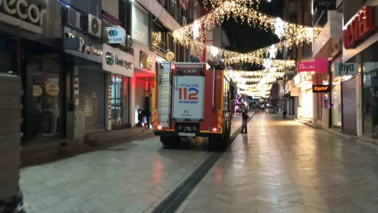 Yeni dükkan açacaklardı, iş hanında mahsur kaldılar
