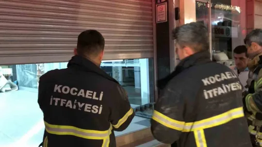 Yeni dükkan açacaklardı, iş hanında mahsur kaldılar