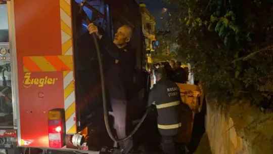 Yere düşen mum odayı yaktı!