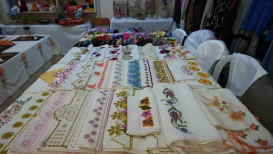 Yerleşim yerleri merkeze uzak olunca terzi olup ihtiyaçlarını kendileri üretti