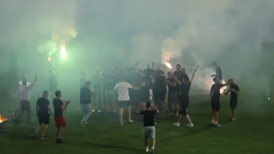 Yeşil siyahlı futbolcular şampiyonluğu böyle kutladı