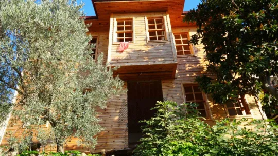 Yeşilçam efsanesinin evi yılan hikayesine döndü