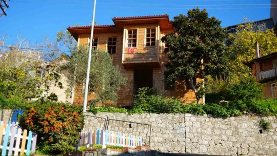 Yeşilçam efsanesinin evi yılan hikayesine döndü