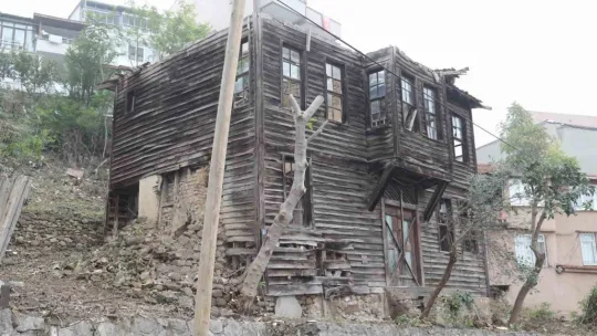 Yeşilçam efsanesinin evi yılan hikayesine döndü