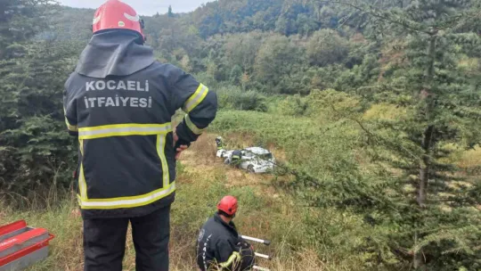 Yeşillik alana uçan otomobil defalarca takla attı
