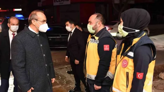 Yılbaşı gecesi görevi başındaki kamu çalışanlarına Vali'den ziyaret