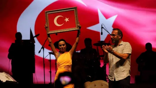 Yıldız Tilbe İzmit'i salladı!