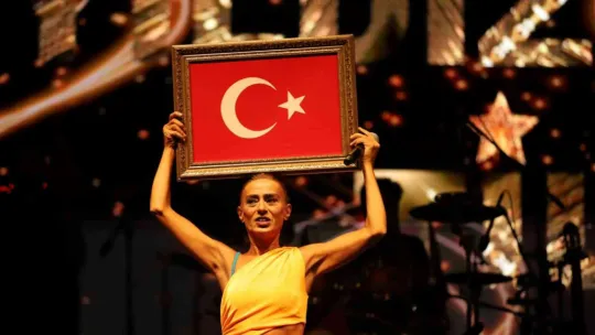 Yıldız Tilbe İzmit'i salladı!