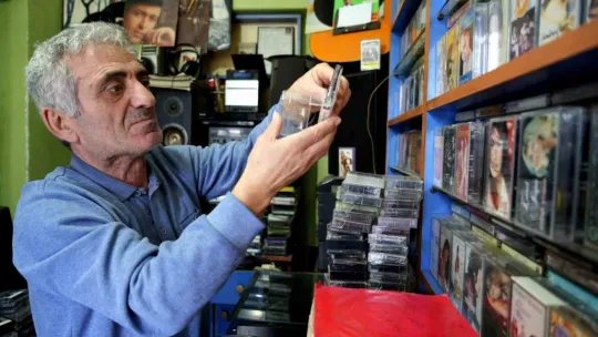 Yıllardır aynı yerde kuşaklar arası bağ kuruyor