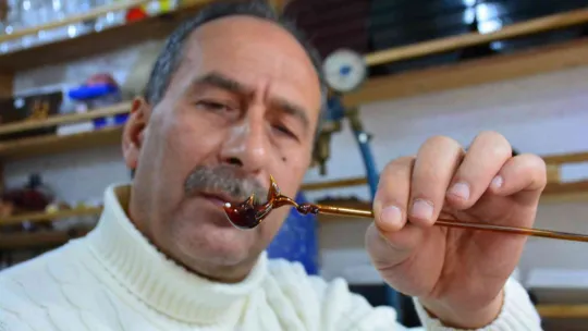 Yıllardır gözünü ateşten ayırmıyor