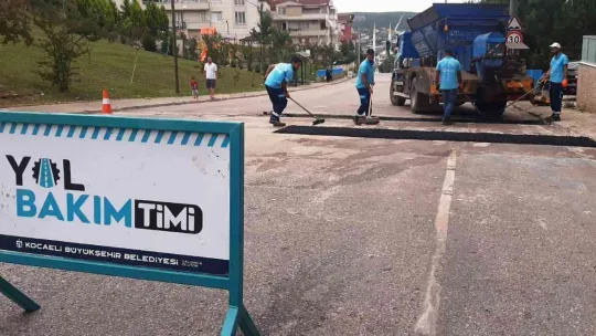 Yol bakım timi çalışmalarını sürdürüyor
