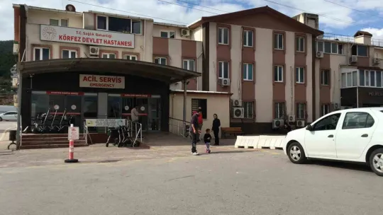 Yol çalışması yapan işçiye araç çarptı