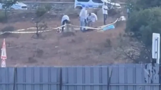 Yol kenarında erkek cesedi bulundu