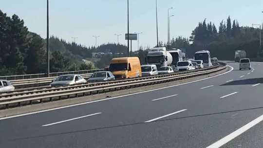 Kocaeli'de 6 araç zincirleme kazaya karıştı