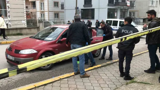 Gölcük'te yol verme kavgasında 2 kişi silahla vuruldu