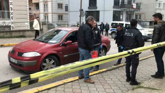 Gölcük'te yol verme kavgasında 2 kişi silahla vuruldu