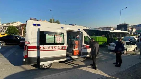 Yola atlayan 2 çocuğa otomobil çarptı