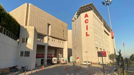 Yola atlayan 2 çocuğa otomobil çarptı