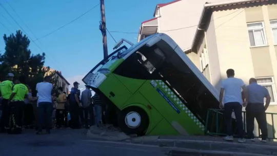 Yolcu dolu otobüs böyle uçtu