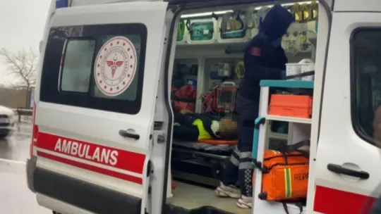 Yolcu minibüsü kamyona çarptı: 2 yaralı