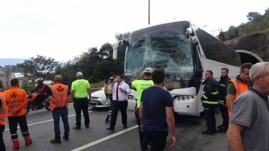 Yolcu otobüslerinin karıştığı trafik kazasında 2'si bebek 4 yaralı