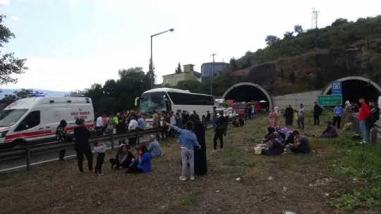 Yolcu otobüslerinin karıştığı trafik kazasında 2'si bebek 4 yaralı