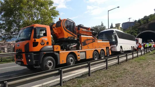 Yolcu otobüslerinin karıştığı trafik kazasında 2'si bebek 4 yaralı