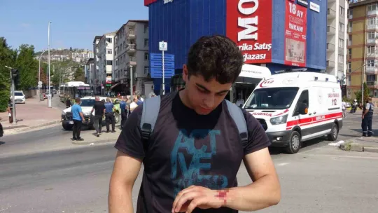 Yolcu otobüsü ile kamyonet çarpıştı: 1'i çocuk 6 yaralı