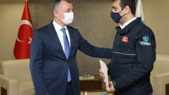 Yolcusunu hastaneye taşıyan otobüs sürücüsü ödüllendirildi
