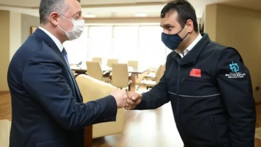 Yolcusunu hastaneye taşıyan otobüs sürücüsü ödüllendirildi
