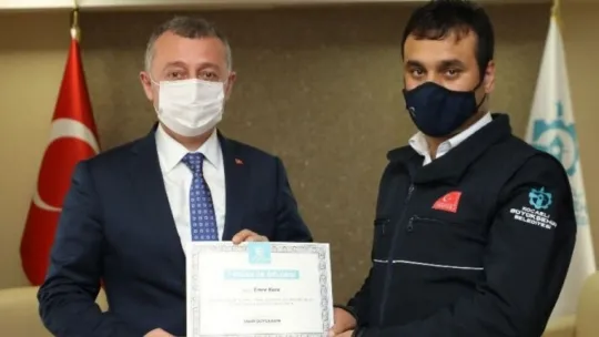 Yolcusunu hastaneye taşıyan otobüs sürücüsü ödüllendirildi