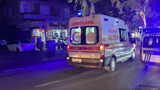 Yolda yürürken bacağından vuruldu
