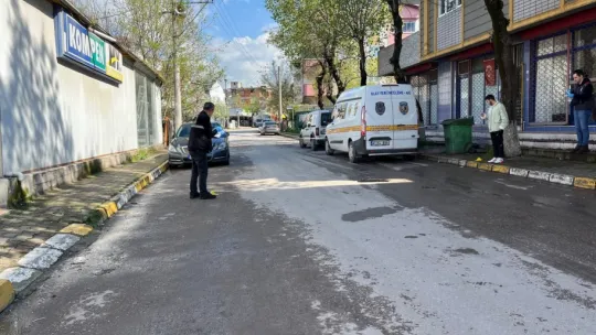 Yolda yürürken dehşeti yaşadı: Otomobilden ateş açıldı