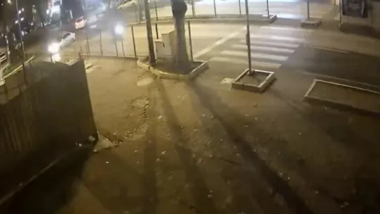 Otomobil binanın en alt katına uçtu
