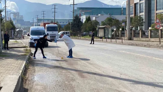 Yolun karşısına geçmek istedi, ağır yaralandı: O anlar kamerada