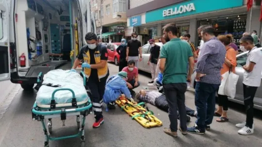 Yolun karşısına geçmek isterken canından oluyordu