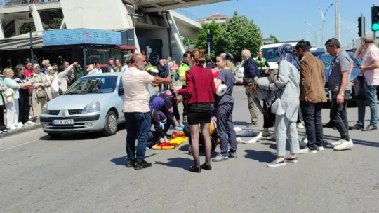Yolun karşısına geçmek isteyen kadına otomobil çarptı