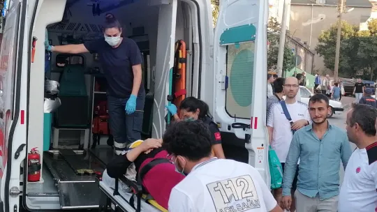 Yolun karşısına geçmek istedi, otomobil çarptı