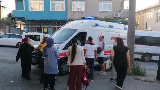 Yolun karşısına geçmek istedi, otomobil çarptı