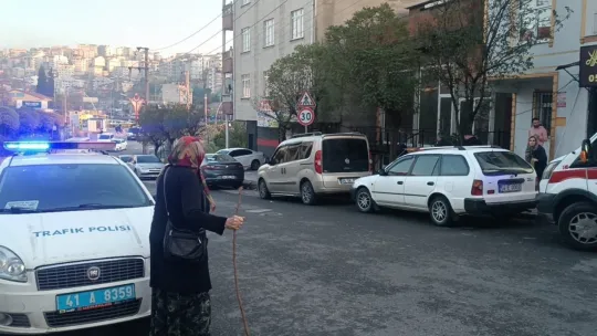 Yolun karşısına geçmeye çalışan çocuğa otomobil çarptı