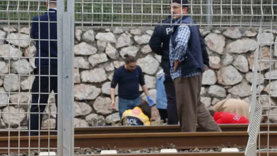 Trenin çarptığı vatandaştan acı haber! Kimliği belli oldu