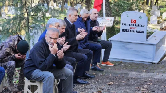 Yüksekova şehidi Gölcük'te kabri başında dualarla anıldı