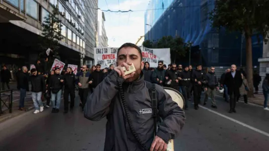 Yunanistan'da öğrenciler sokağa indi