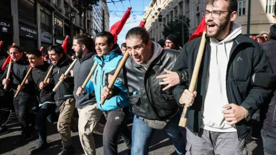 Yunanistan'da öğrenciler sokağa indi
