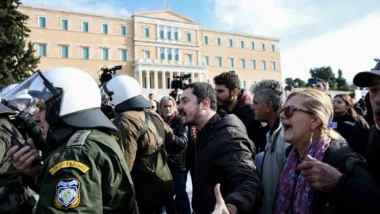 Yunanistan'da öğrenciler sokağa indi
