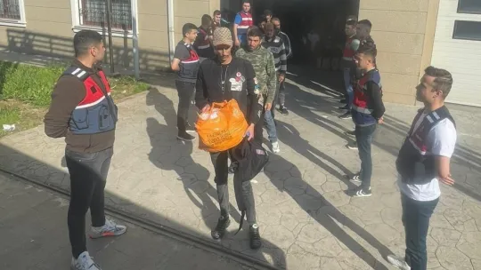 96 düzensiz göçmen sınır dışı edildi