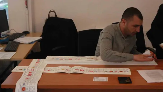 Gümrük kapılarında oy kullanma işlemi başladı