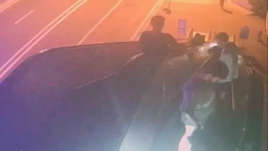 Yürüyen merdivenleri keyfi olarak durdurdular
