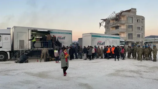 Yüz binlerce kişiye sıcak yemek ikramı